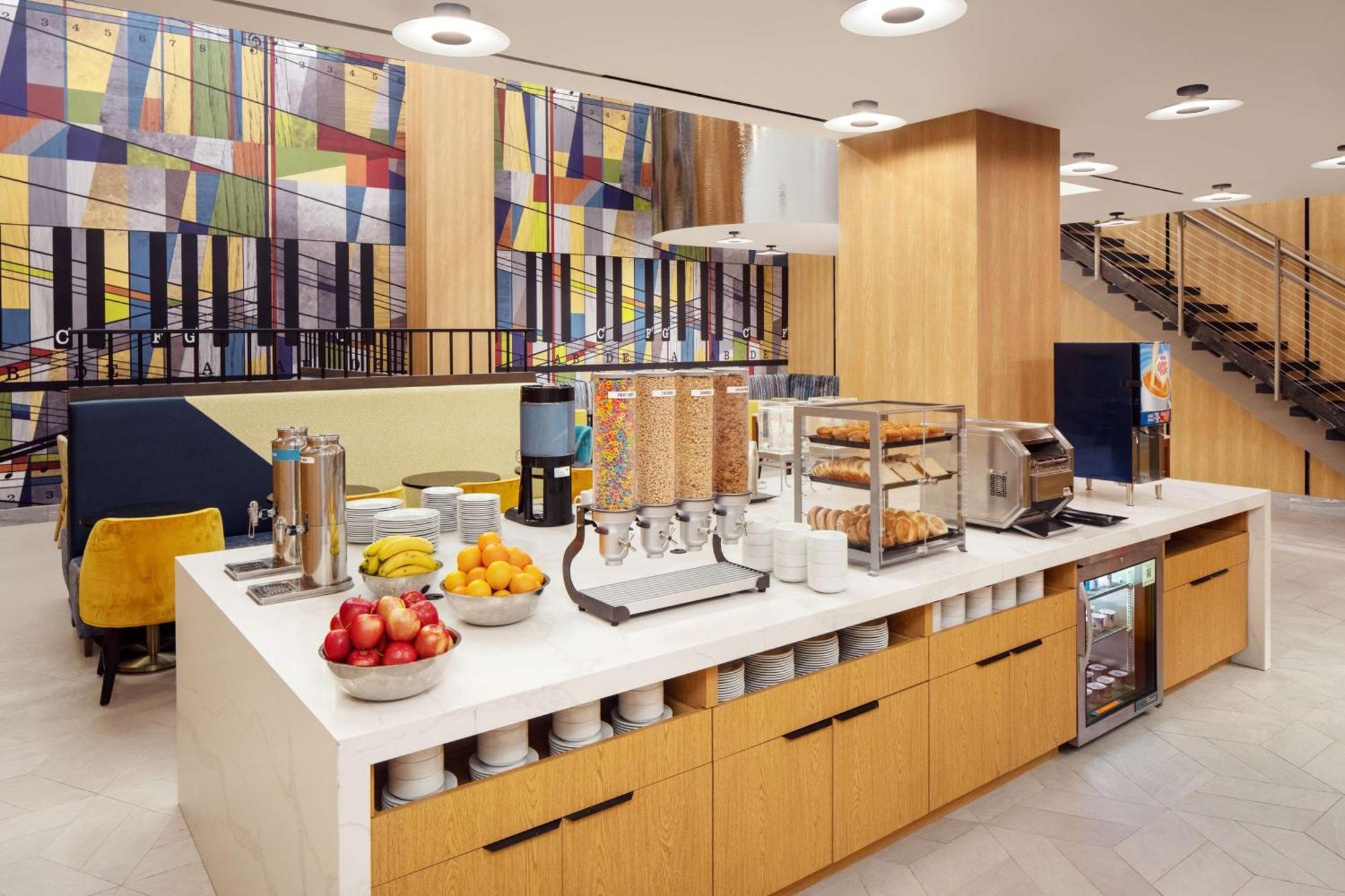 Hampton Inn By Hilton New York Times Square Экстерьер фото