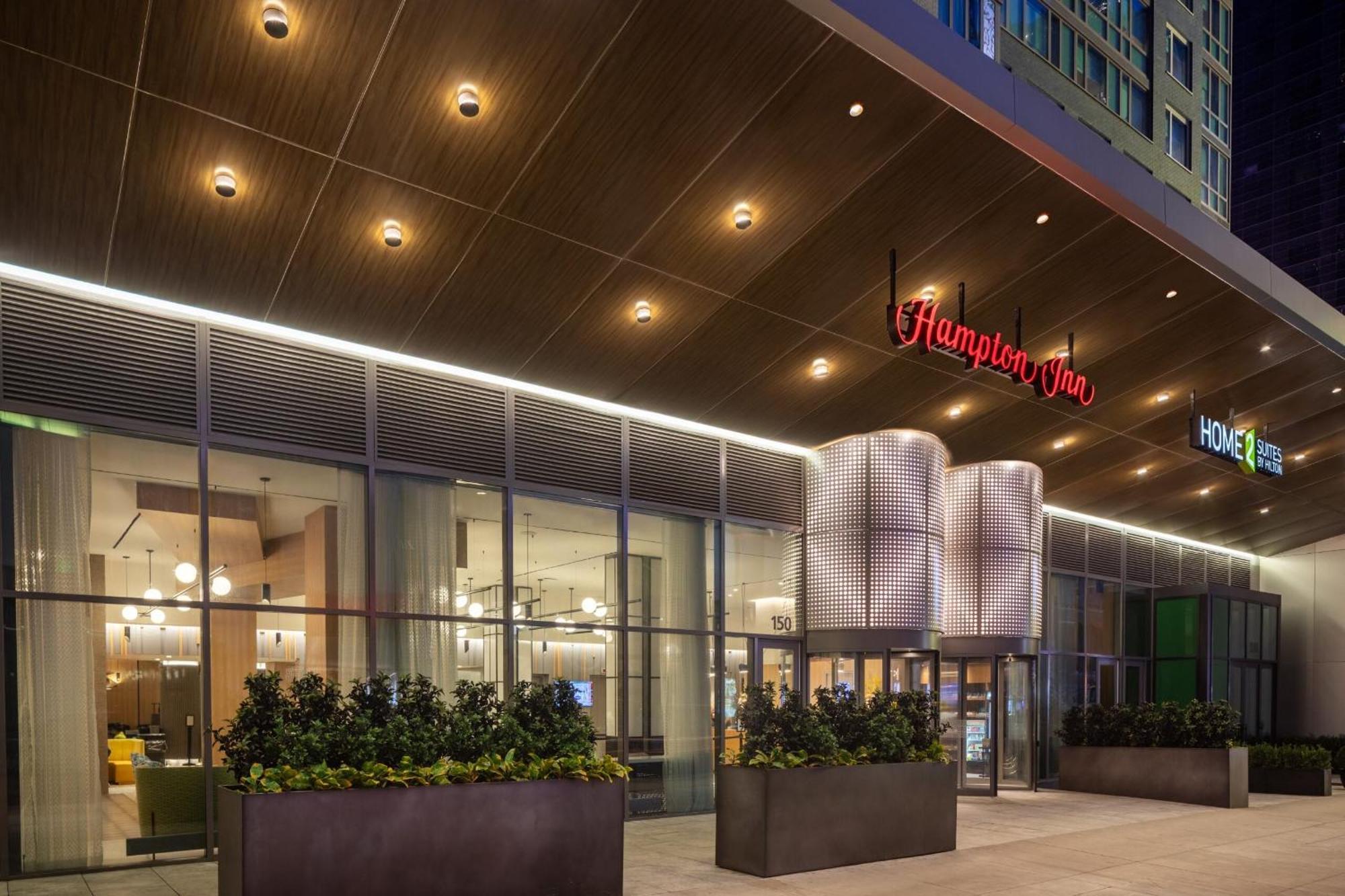 Hampton Inn By Hilton New York Times Square Экстерьер фото